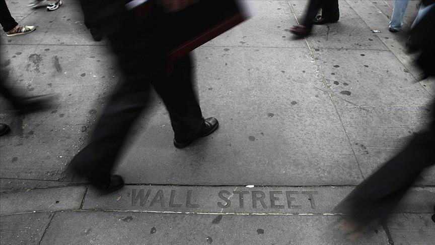 US private sector adds 296,000 jobs in April, higher than estimates