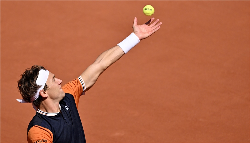 2022 finalist Ruud advances to French Open last 8