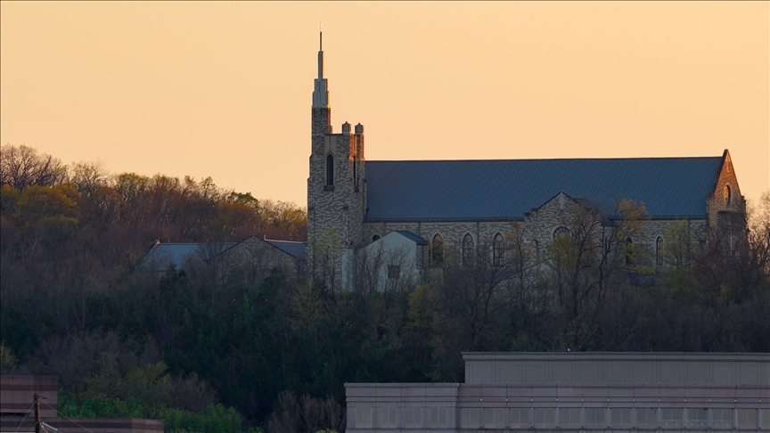 Nashville holds vigil to honor victims of school shooting