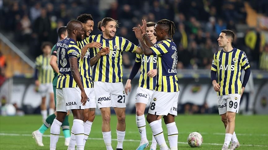 Valencia-led Fenerbahce bag away win to keep chasing leaders Galatasaray in Turkish league