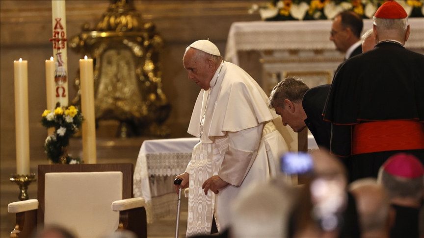 Pope highlights dangers threatening world peace