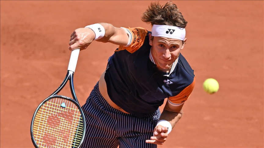 Ruud, Gauff advance to French Open 2nd round