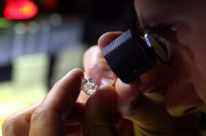 An employee looks at a rough diamond at "Flanders Manufacturing", as the G-7 weighs a ban on Russian diamond imports to reduce revenues for Moscow's war in Ukraine, Antwerp, Belgium, Oct. 30, 2023. (Reuters Photo)