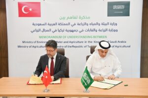 Agriculture and Forestry Minister Ibrahim Yumaklı (L), Saudi Minister of Environment, Water and Agriculture Abdulrahman Al-Fadhli sign a memorandum of understanding on cooperation in the field of agriculture, Riyadh, Saudi Arabia, Dec. 3, 2023. (IHA Photo)