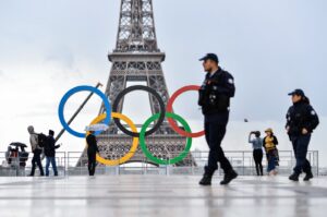 After winning the 2024 Olympic organization, Paris put the Olympic rings in front of the Eiffel Tower, Paris, France, Sept. 18, 2017. (Getty Images Photo)